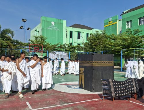 Tingkatkan Pemahaman Fikih Ibadah, Seluruh Siswa Kelas X Program Keagamaan MAN 1 Darussalam Ciamis Sukses Gelar Ilustrasi Manasik Haji 2026