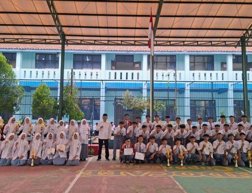Senin Semarak Prestasi: Kepala MAN 1 Darussalam Ciamis Serahkan Penghargaan bagi 47 Murid Peraih Gelar OSN, OBA, Porseni, hingga Kejurkab BKC