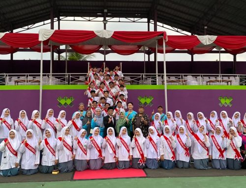 Merdu dan Khidmat, Tim Paduan Suara MAN 1 Darussalam Ciamis Bertugas di Upacara Penurunan Bendera HUT RI Kabupaten Ciamis