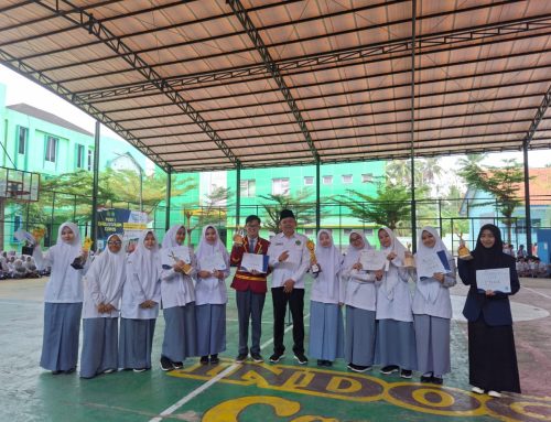 Borong 14 Juara Pekan Ini, Kepala MAN 1 Darussalam Ciamis Apresiasi Kepada Siswa Berprestasi Usai Upacara Senin